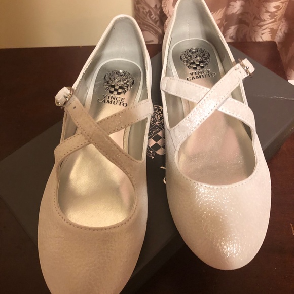 Vince Camuto GIrls shoes (Pearl white, size 2M) - Picture 2 of 3